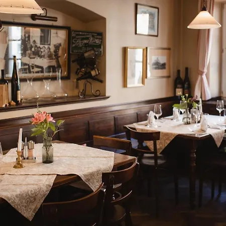 מלון Restaurant Zur Post מלק