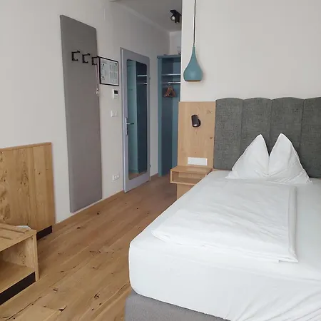 Restaurant Zur Post מלון 4*