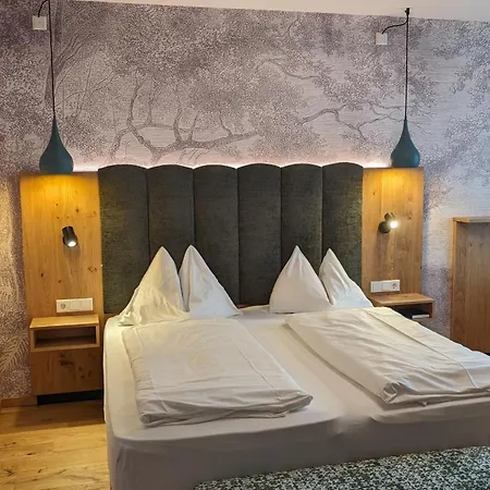 Hotel Restaurant Zur Post 4*