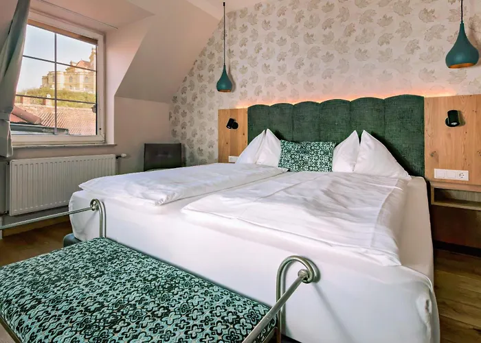 Restaurant Zur Post Otel 4*